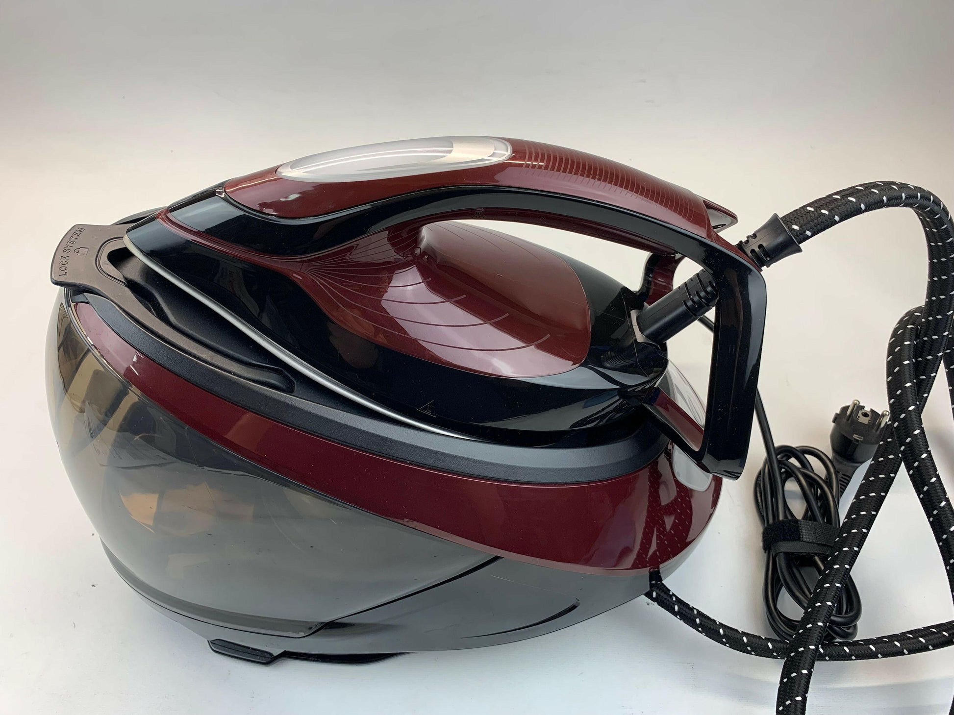 Tefal GV9230 Dampferzeuger 2600W, 7,5 Bar Dampf, B-Ware.