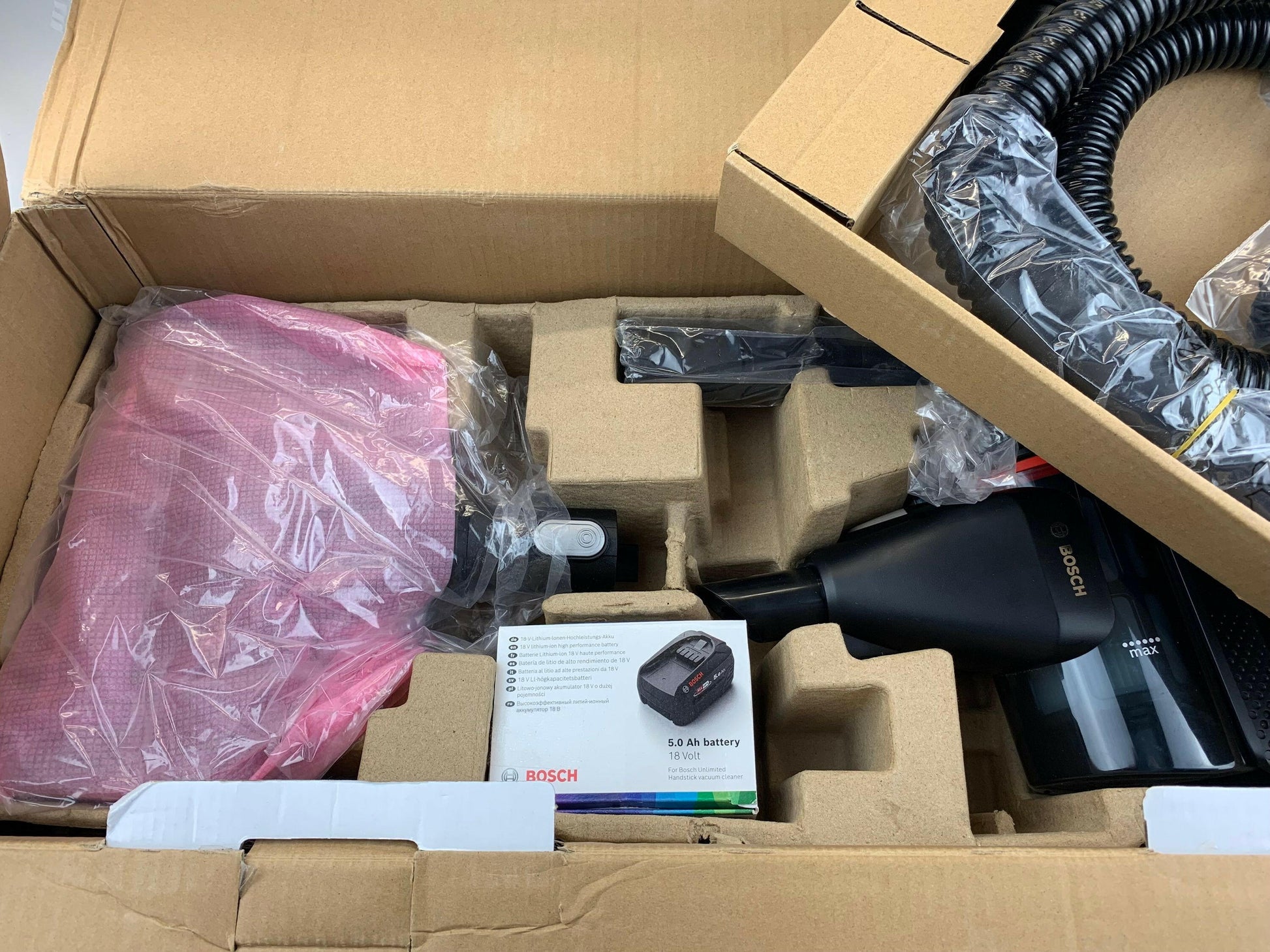 Bosch BSS825CARP Akku-Staubsauger Unlimited Gen2, beutellos.