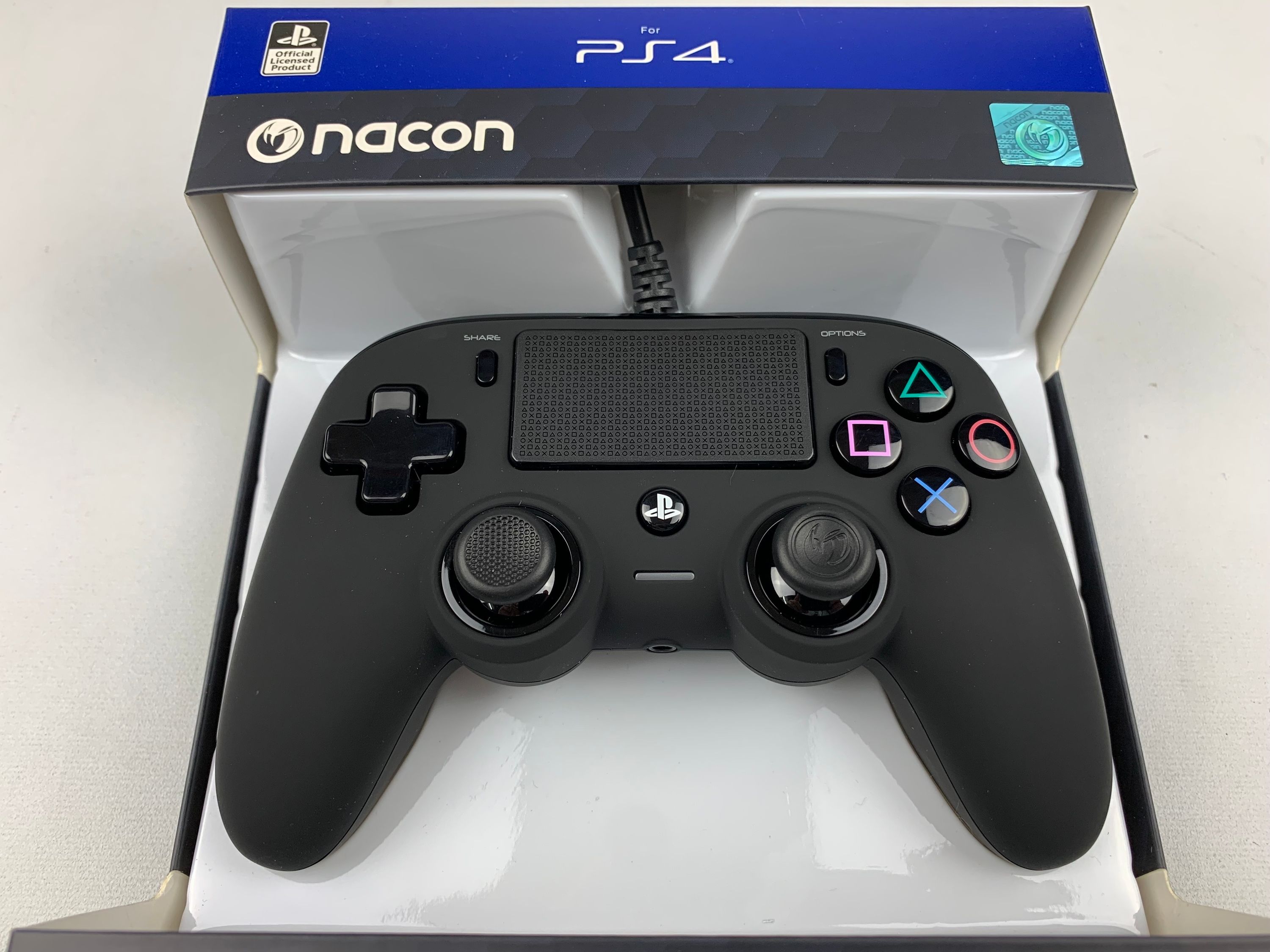 Nacon Schwarz PS4 Color Edition Playstation Compact Controller B-Ware Versandrückläufer